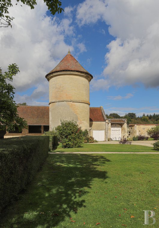 Dans l’Oise, près de Senlis, un vaste corps de ferme du 18e siècle et son pigeonnier transformés en hôtel  - photo  n°2